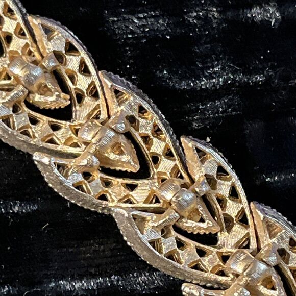 Vintage NWT Rare Crown Trifari Goldtone Pink Purple Rhinestone Bracelet 7” - Picture 12 of 14